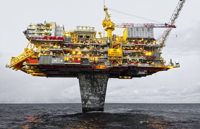 oil and gas analysts